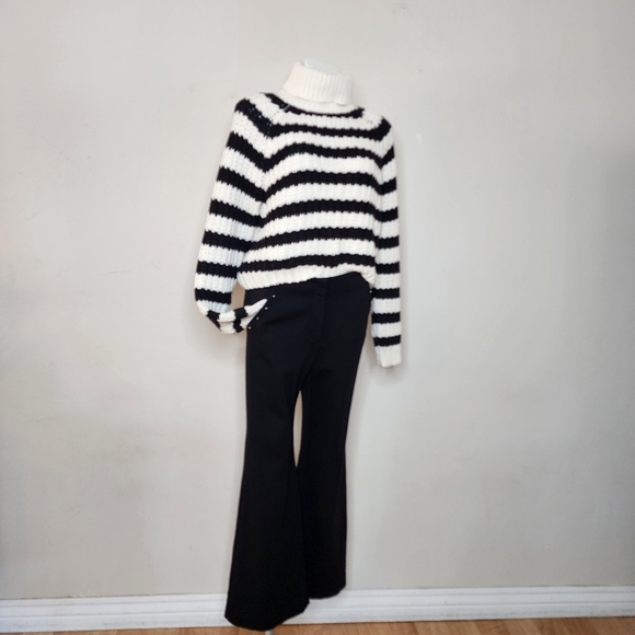Forever 21 Striped Black and Cream Turtleneck Sweater Size Large - Picture 9 of 11
